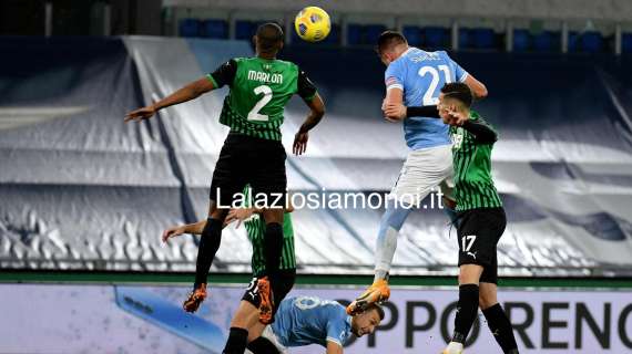 Lazio - Sassuolo, siparietto social tra Correa e Milinkovic: "Così va bene?" - FOTO