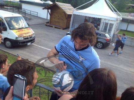 AURONZO GIORNO 5 - Autografi per Radu, Elez e Cavanda. E Marchetti rassicura i tifosi... - FOTO