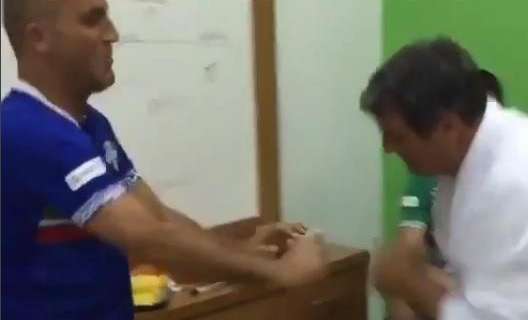 Tyson Peruzzi vs Soldatino Di Livio: l'incontro di boxe nello spogliatoio - VIDEO