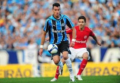 EXCLUSIVA- Director do futebol do Grêmio confirma a negociação: "Nem emprestimo nem compropriedade, o preço é de 6 milhões...O zagueiro estaria feliz de partir, mas a Lazio tem que pagar!"
