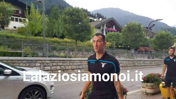 AURONZO GIORNO 14 - La Lazio riparte verso Roma: la squadra lascia l'hotel - FT&VD
