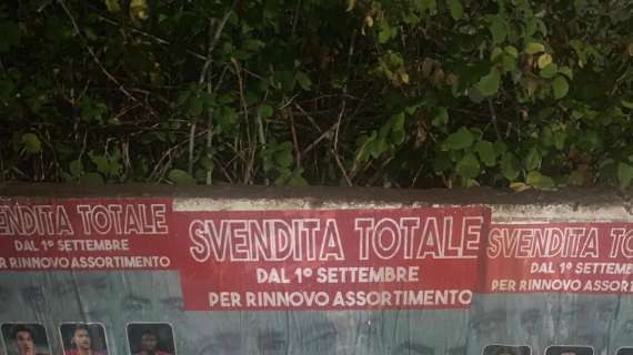 Roma, volantini in città contro la società: "Svendita totale" - FOTO