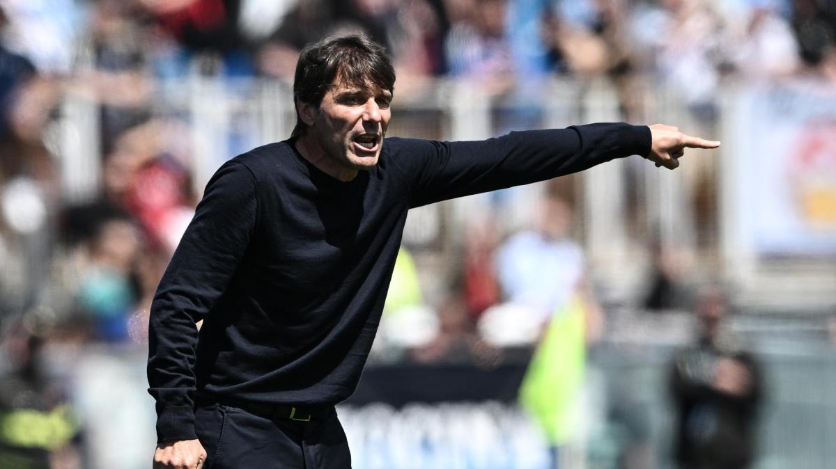 Napoli, Conte glissa sul futuro: "Dobbiamo finire bene il campionato"