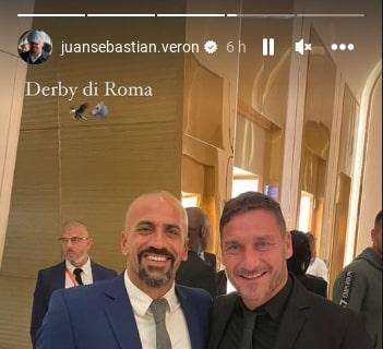 Veron e Totti, tra abbracci e sorrisi: "Derby di Roma. Quanto mi piaceva vederti giocare"