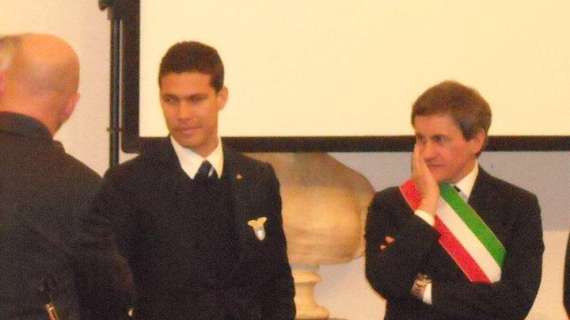 Hernanes, maglia e dedica per il figlio di Alemanno
