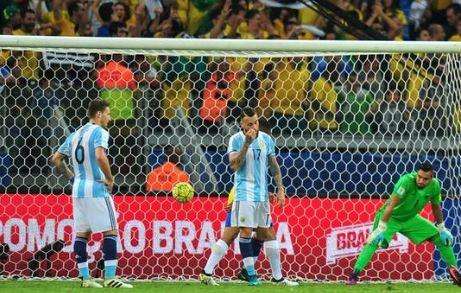 Troppo Brasile per Biglia: la Seleção umilia l'Argentina 3-0. Il Principito: "Ora non possiamo più sbagliare"