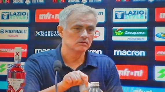 Lazio - Roma, Mourinho nervoso: il tecnico se ne va dalla conferenza