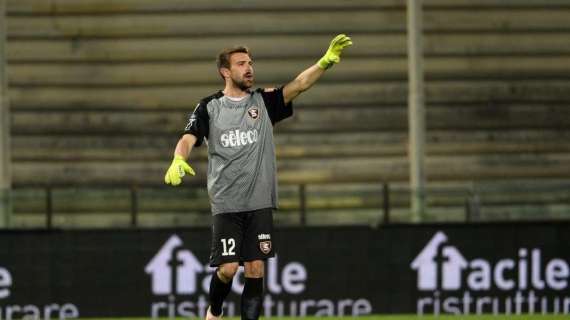 Salernitana, Micai ironico sull'uscita a vuoto nel derby: "Non uscite, fidatevi!"