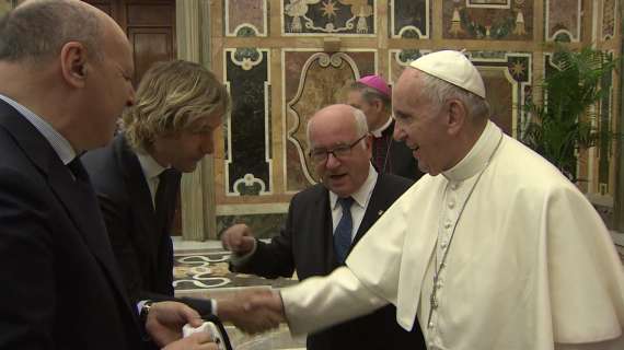 Papa Francesco: “Maradona come uomo ha fallito. Il migliore di tutti? Pelé”