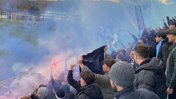 Lazio, la carica dei tifosi a Formello: "Bisogna vincere" - FOTO&VIDEO