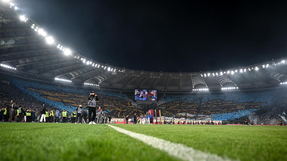 Lazio - Inter, le curve esibiscono lo stesso striscione: il messaggio 