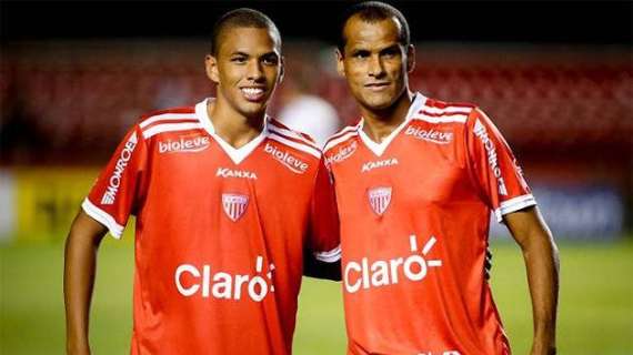 Di padre in figlio, Rivaldo e Rivaldinho in gol nella stessa partita - VIDEO