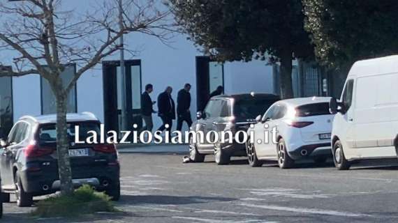 Lazio, l’ultima foto di Sarri allenatore: una sigaretta, poi l’addio