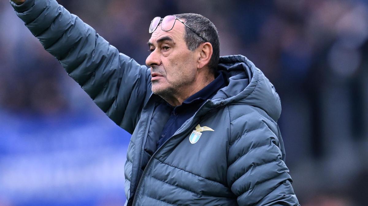 Lazio, Sarri: "Non voglio essere tirato dentro nelle scelte. Se arriva un giocatore..."