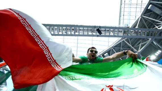 Iran Mondiali | Lo stadio scoppia a piangere durante l'inno: il calcio non c'entra - FOTO