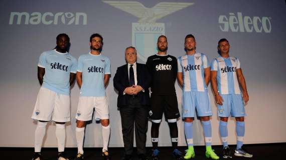 In Inghilterra celebrano la Lazio: la nuova maglia tra le più belle presentate. Superato lo United - FOTO