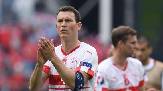 Lazio, l'ex Lichtsteiner e il nuovo lavoro: "Simile alla difesa nel calcio"