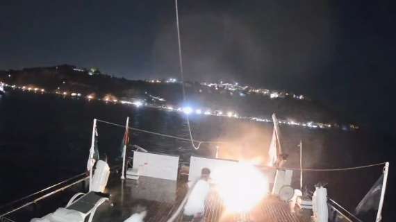 Flotilla, colpita un'altra barca: sospetto attacco con drone