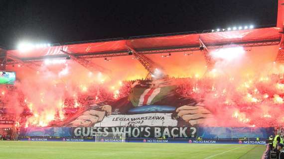 Legia Varsavia, coreografia choc: spunta Putin con il cappio al collo