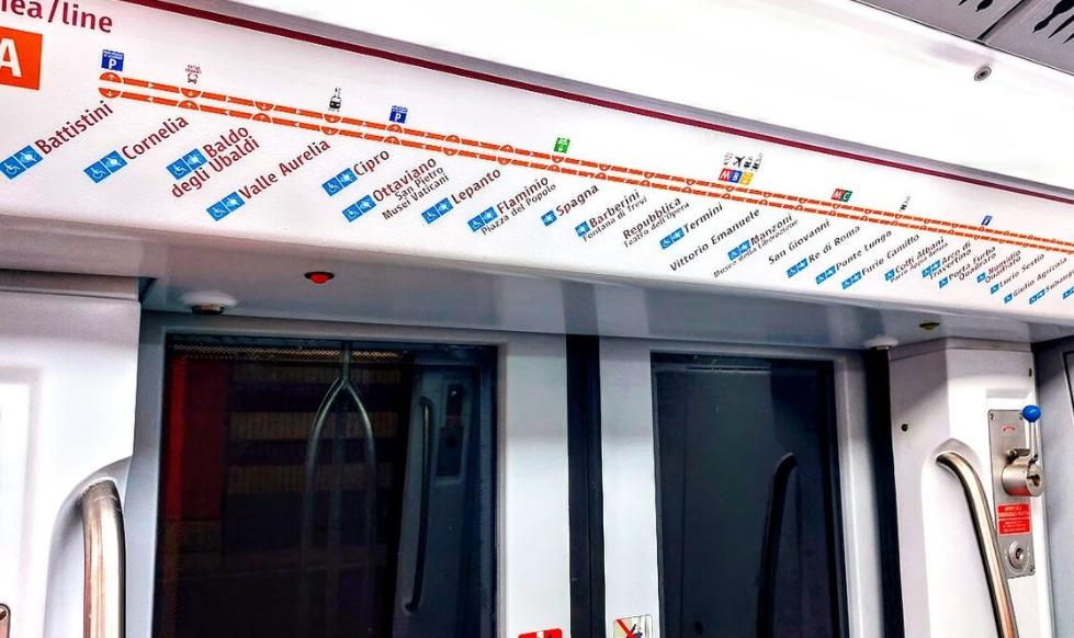 Roma | Metro A, episodio terribile oggi: giovane bloccato, non può uscire