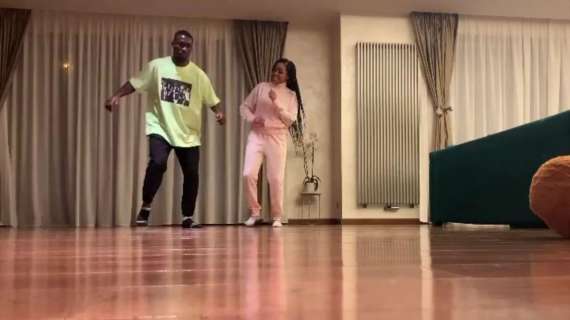 Lazio, non solo allenamenti. Bastos balla con la moglie: "Devo migliorare" - VD