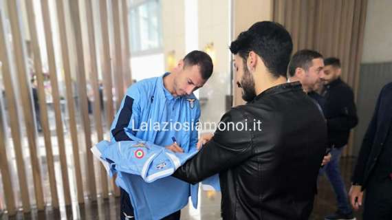 RIYAD - Lazio, un bagno di passione: ancora tifosi in hotel - FOTO