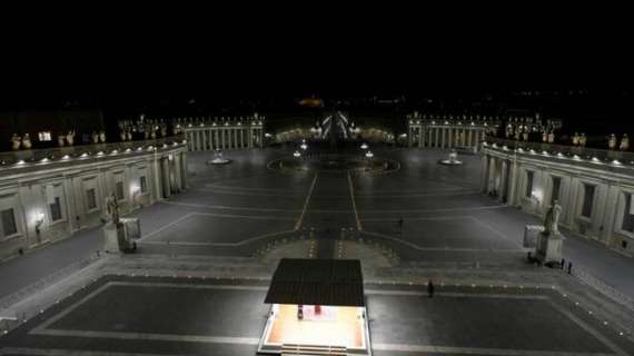 Piazza San Pietro, la prima Via Crucis del Papa senza fedeli