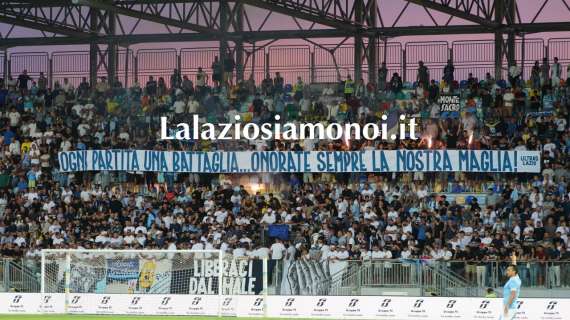 "Ogni partita una battaglia": il messaggio dei tifosi della Lazio allo Stirpe - FOTO