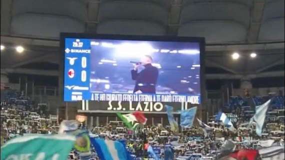 Lazio, l'Olimpico si commuove e pulsa d'amore con l'iconica canzone - VIDEO