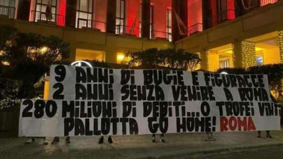 Roma, ancora striscioni contro Pallotta: "Lo stadio dattelo in faccia"