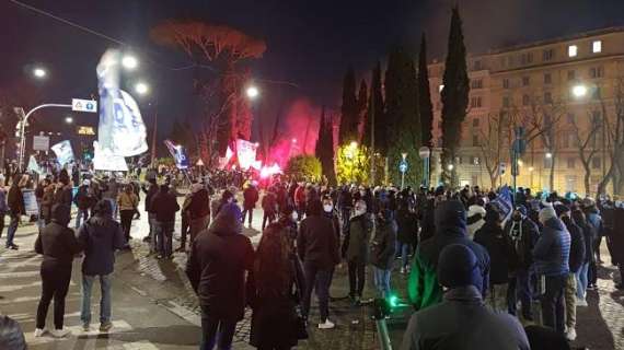 Lazio, la società aiuta il tifoso feritosi il 9 gennaio: i dettagli