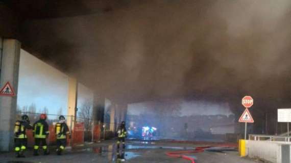 Roma, TMB Salario in fiamme: struttura compromessa e nube tossica
