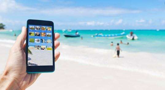 Coronavirus / Estate, spiagge a numero chiuso prenotate via app: il plexiglass non convince