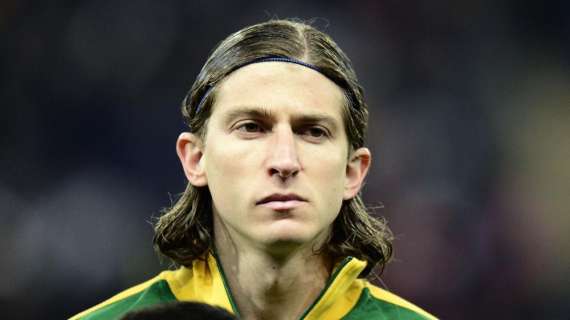 Il Flamengo presenta Filipe Luis, incidente hot durante la conferenza - VIDEO