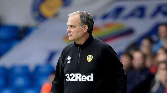 Championship, il Leeds segna con un avversario a terra e Bielsa ordina ai suoi di subire gol