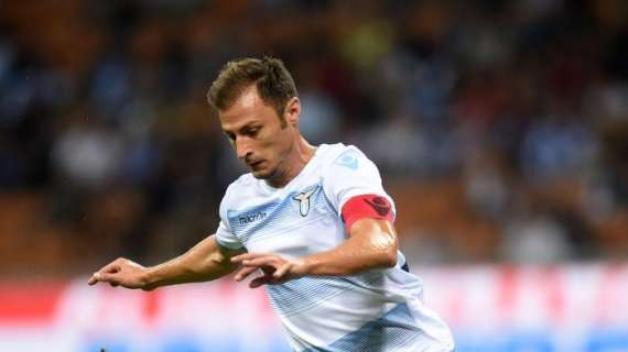Radu fa 250 con la maglia della Lazio: festa con la fascia di capitano al braccio