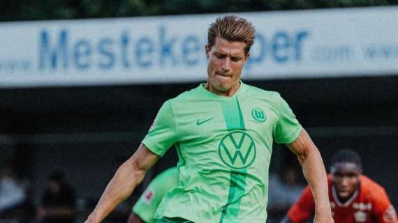 Scandalo in Germania, Behrens non firma la maglia arcobaleno del Wolfsburg: il caso