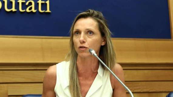 Riapertura stadi, Vezzali: "È una priorità, ma serve cautela"