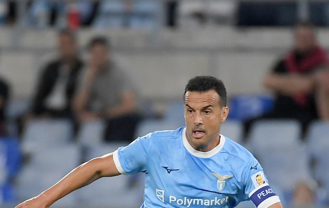 Lazio, l'abbraccio con Sarri e il boato dei tifosi: standing ovation per Pedro
