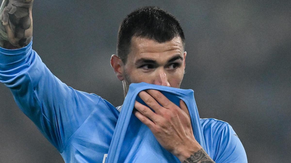 Romagnoli va all'Al-Sadd: il difensore saluta la Lazio dopo 161 presenze