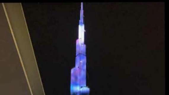 Maradona, lo straordinario omaggio di Dubai: immagini sul Burj Khalifa