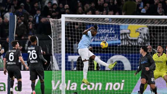 Anna Falchi si gode la partita contro il Napoli: "Lazio, vino e piedi nudi!" - FOTO