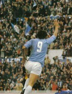 Chinaglia, mito di un popolo e vanto di una generazione: "Di Lazio ci si ammala inguaribilmente", di lui i Laziali si erano innamorati irrimediabilmente