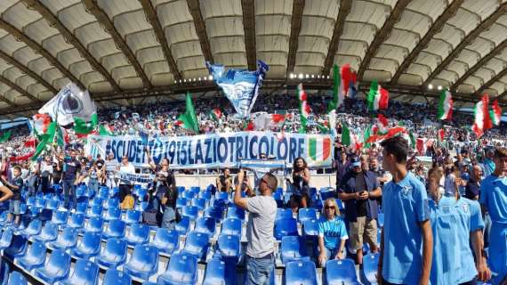 Scudetto 1915, le immagini dello striscione in Tribuna Tevere - FOTO
