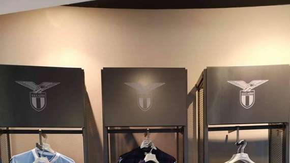 Lazio, ecco le nuove maglie: divise già presenti negli store ufficiali - FOTO