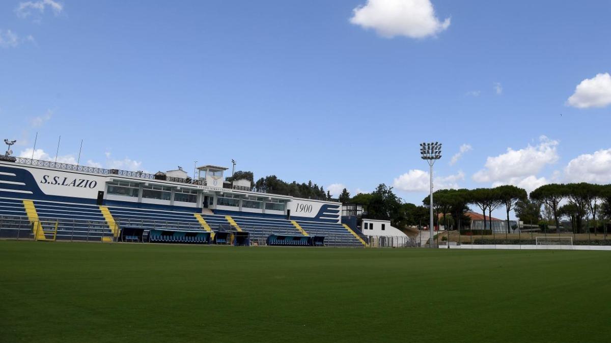 DIRETTA - Lazio, vigilia pre Atalanta con i tifosi: cambio campo, entra Marusic
