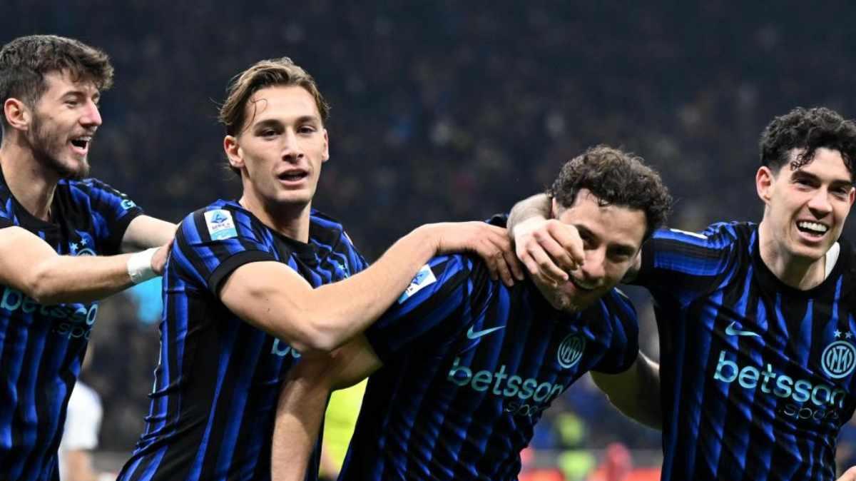 Serie A, Como travolto a San Siro: l'Inter vola in vetta