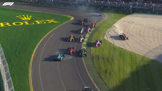 F1 | Australia, delirio e incidenti. Ferrari: ritiro Leclerc e "furto" Sainz