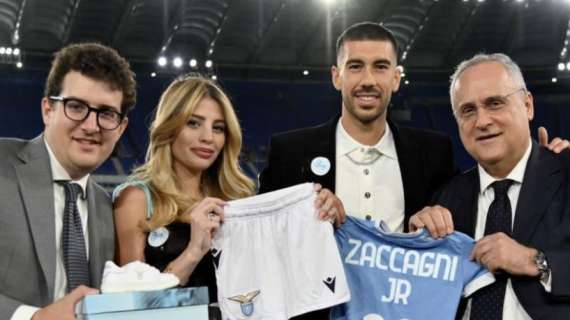 Chiara Nasti, relax e coccole al mare con Mattia Zaccagni – FOTO