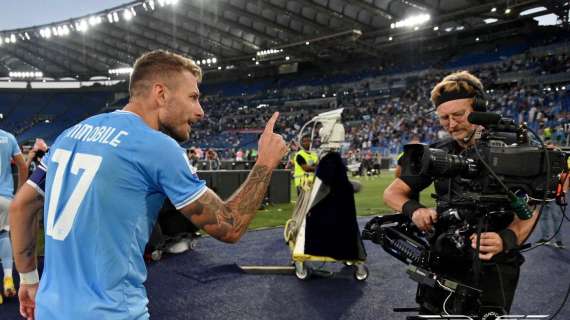 Il Re, il Mago e una coppia da occhi a cuoricino: l'omaggio social della Lazio - FOTO